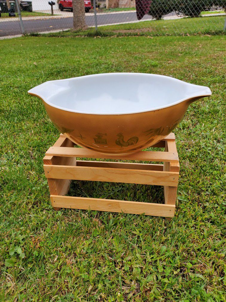 Vintage Large Cinderella Pyrex Bowl