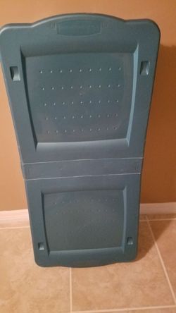 Rubbermaid Fashion Clears XL wheeled underbed storage box for Sale in San  Mateo, CA - OfferUp