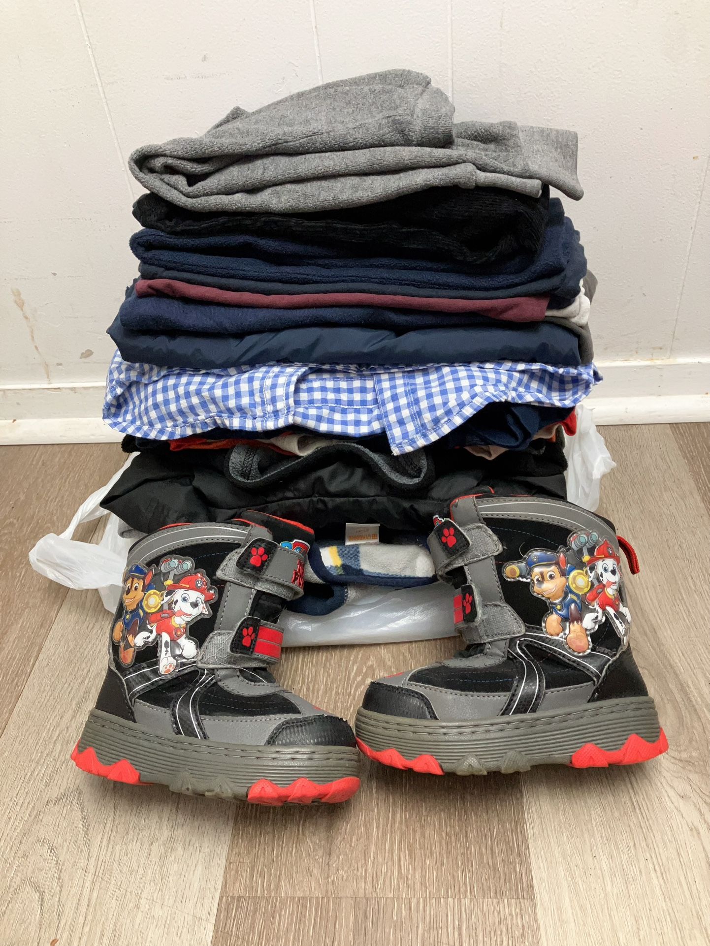 22 pieces of boy’s clothes 2-3T