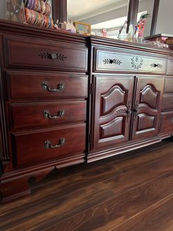 Dresser