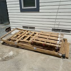 Free Wood Pallets 