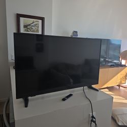 Insignia - 43" Class F30 Series LED 4K UHD Smart Fire TV