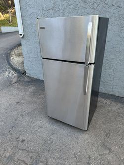 Frigidaire Fridge Refrigerator With Freezer In Stainless Steel Free Local Delivery/30 Day Warranty