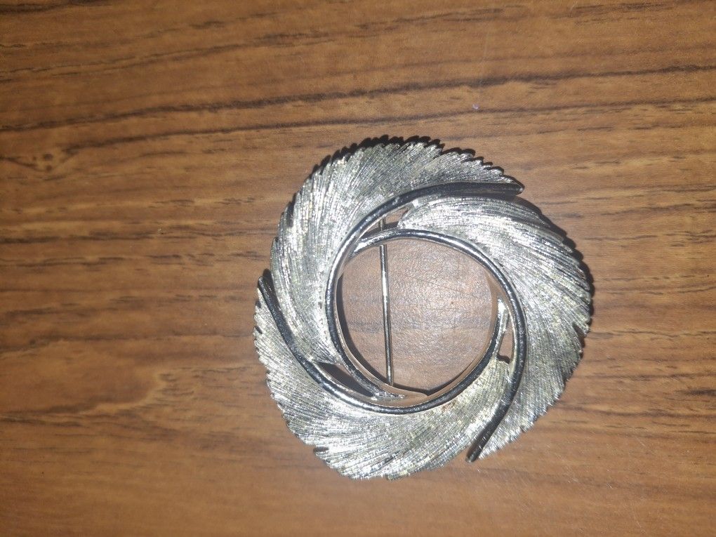 Signed Lisner Brooch