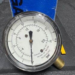 Marshalltown low-pressure diaphragm gauge, likely a model similar to the G22702, designed for high-accuracy measurements of low pressure in HVAC or bu