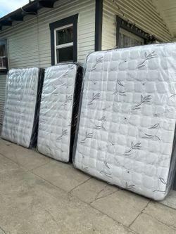 Full Size Mattress Pillow Top 12" new mattress in a plastic sealed we offer same Day delivery