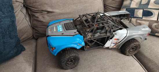 Losi Baja Ray 2.0 1/10 rtr no battery but I can let you test before you buy