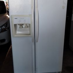 Kenmore Refrigerator 