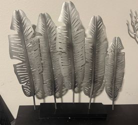 Modern Metal Leaf Table Decor