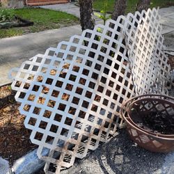 4x8 Vinyl Lattice and pieces