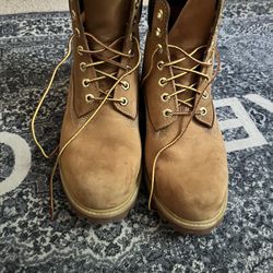 Mens Premium Timberland Size 10 (Read description)