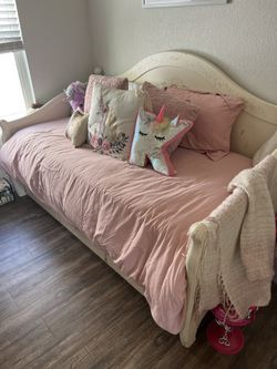 Trundle Bed And Dresser