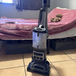 Shark Lift Away Deluxe 