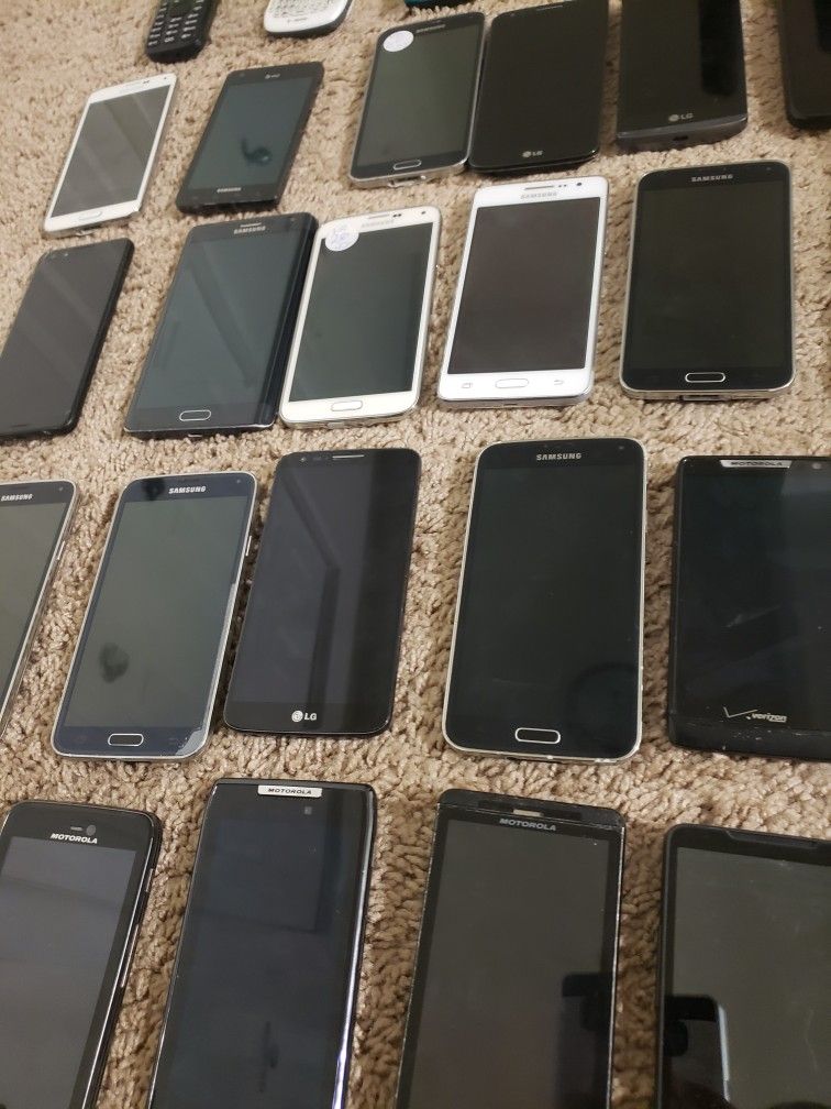 Lot Of 27 Smart Phones. Samsung, Motorola, LG. ALL WITH PERFECT SCREENS