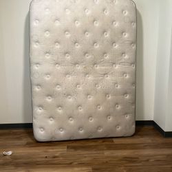QUEEN BED