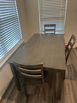 Dining table - Must Go