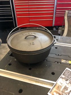 Lodge 12 Cast Iron Camp Dutch Oven