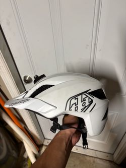 Troy Lee designs mips helmet
