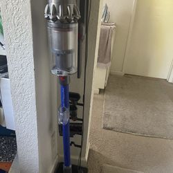 Dyson Cordless Vacuum V 11 With 6 Heads And Stand