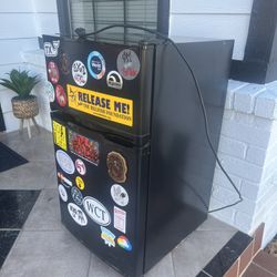 Mini Fridge 