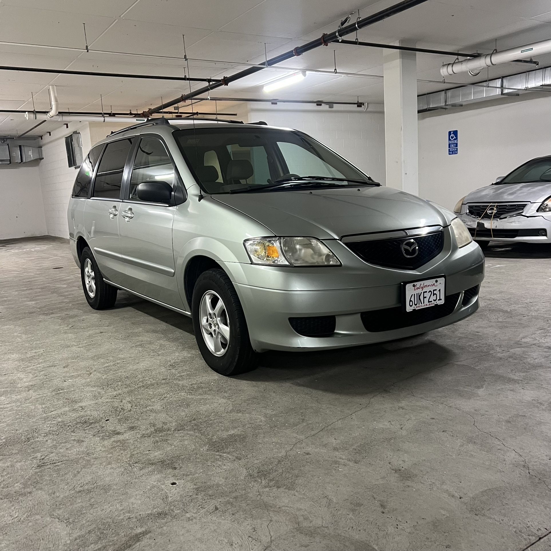 2002 Mazda MPV