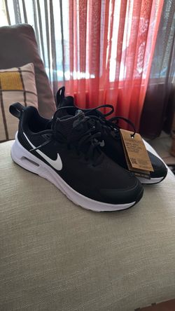 Black and white Nike air max