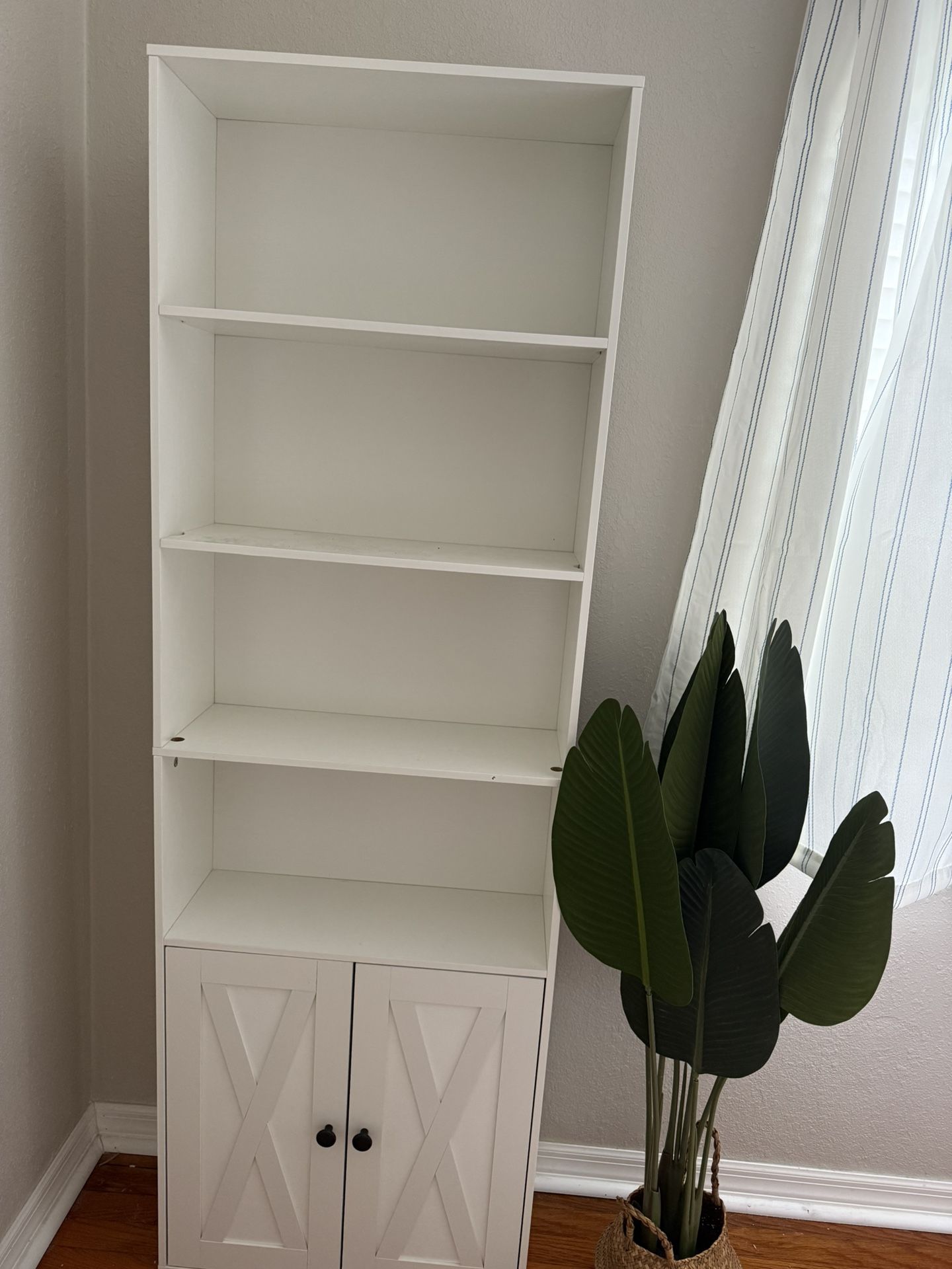 White Bookcase - Excellent Condition