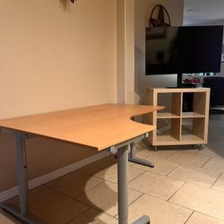 Desk / Tv / Cube