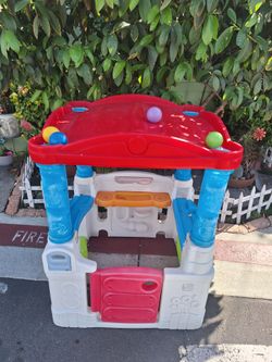 Outdoor/Indoor play house with balls