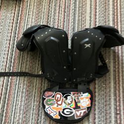 Youth xl zenith shoulder pads with battle backplate