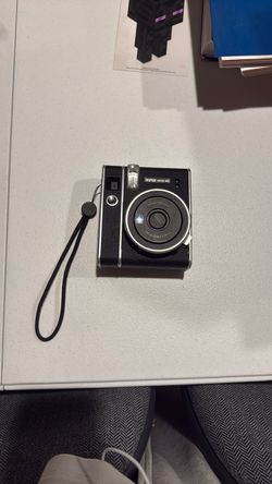 Instax mini 40 film camera (no batteries,Fully functioning)