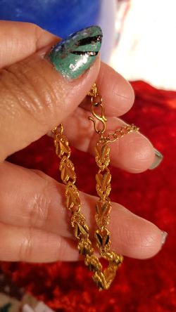 18KGold Plated bracelet size 7.5 inches long new not stamp