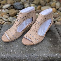 Women's Size 10 Wedge Sandals 