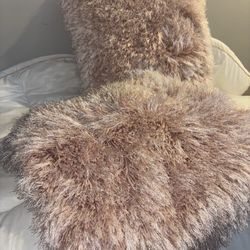 2 pillow cases with 1 pillow