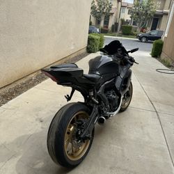 2022 Yamaha R7