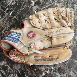 Adult Size Baseball Softball Gloves 13 Inch Mizuno Right Hand Thrower