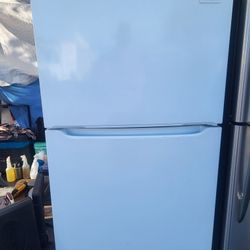 White Frigidaire Refrigerator/3  Months Of Warranty And Free L Local