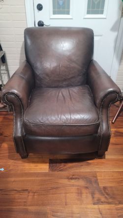 Gramps Style Leather Chair