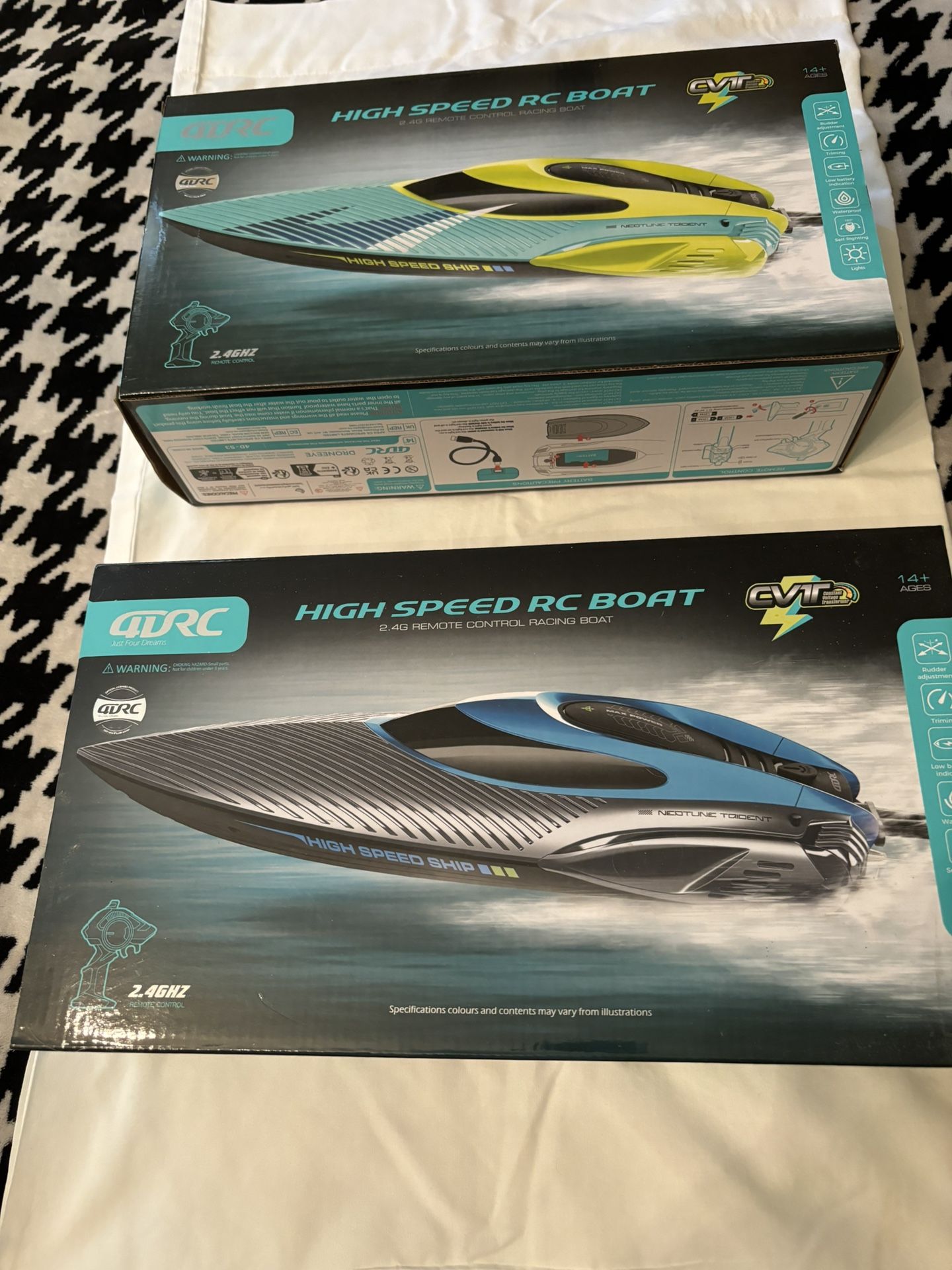 (2) NEW FAST RC RACING BOATS - 30 MPH