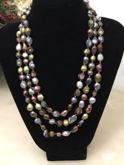 Absolutely stunning colorful and elegant necklace