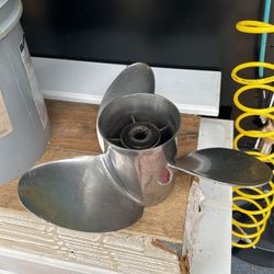 Good Prop off An Everglades 225se