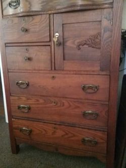 Antique dresser/chest with swivel mirror and locking drawers! Mint!!!