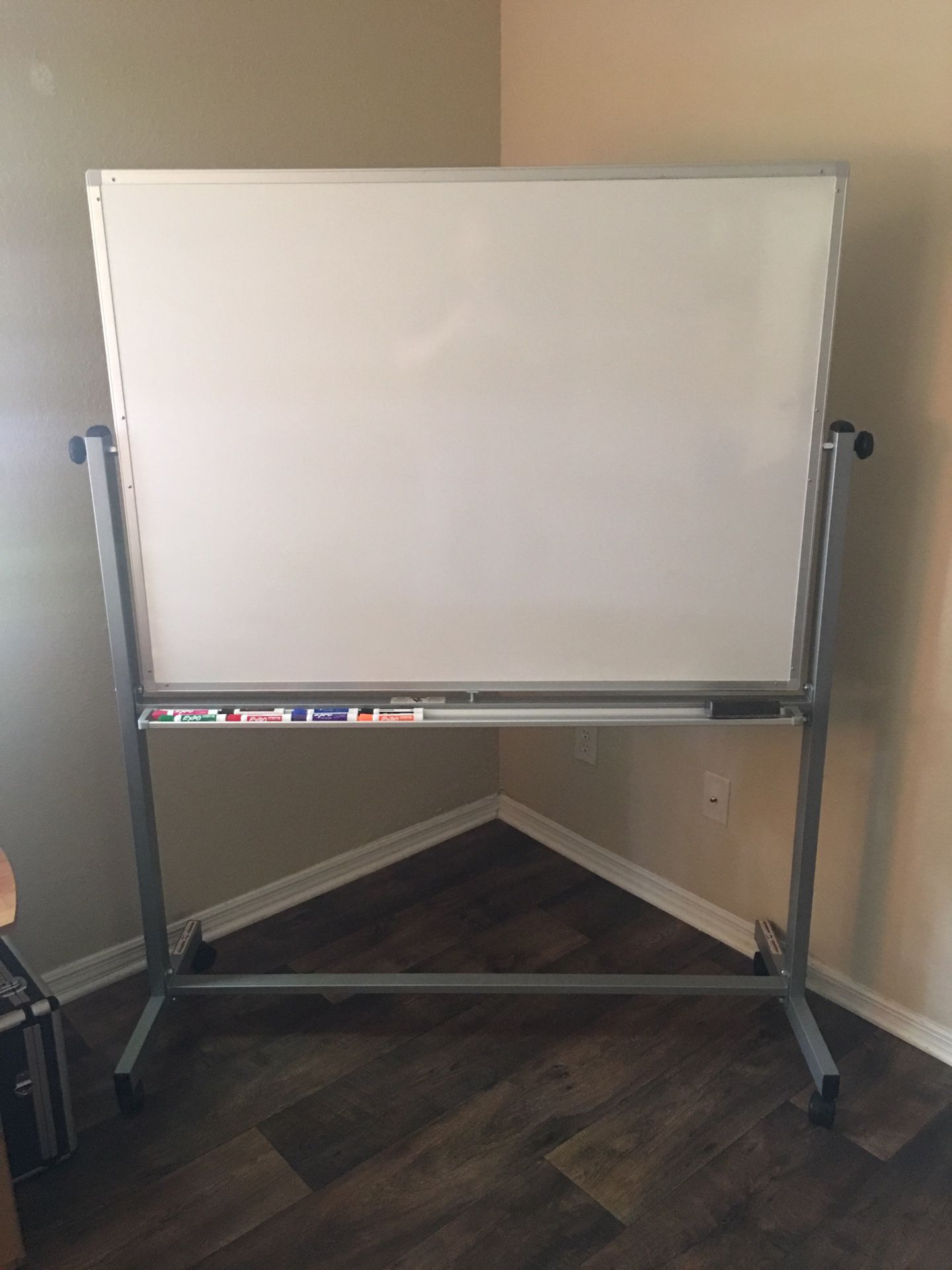 Reversible/Magnetic Whiteboard (48” x 36”)