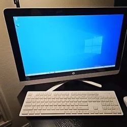 Like Brand New 22 Inch HP Touchscreen All In One Desktop PC 
