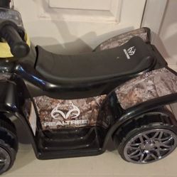 Yes\nThe four wheel for kid , for the age from 3_4_5