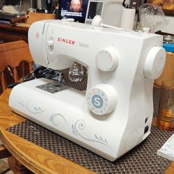 SINGER TALENT SEWING MACHINE