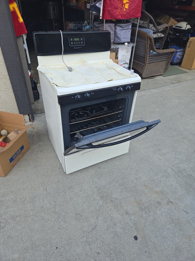 Frigidaire Stove