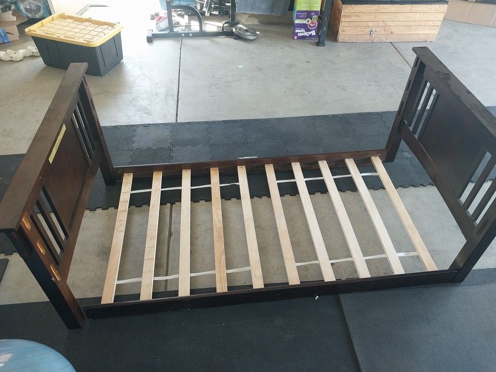 Wooden Bed Frame With Mattress 