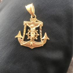 14k Yellow Gold Jesus Pendant