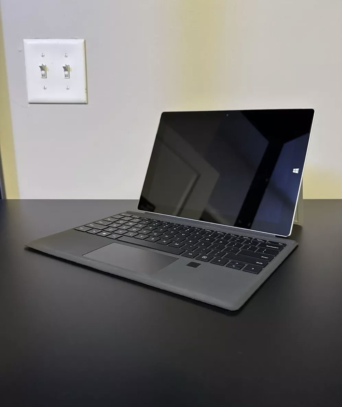 Surface Pro 4 Touchscreen Computer Intel Atom x7-Z8700 CPU 1.60GHz 2.00 GB RAM